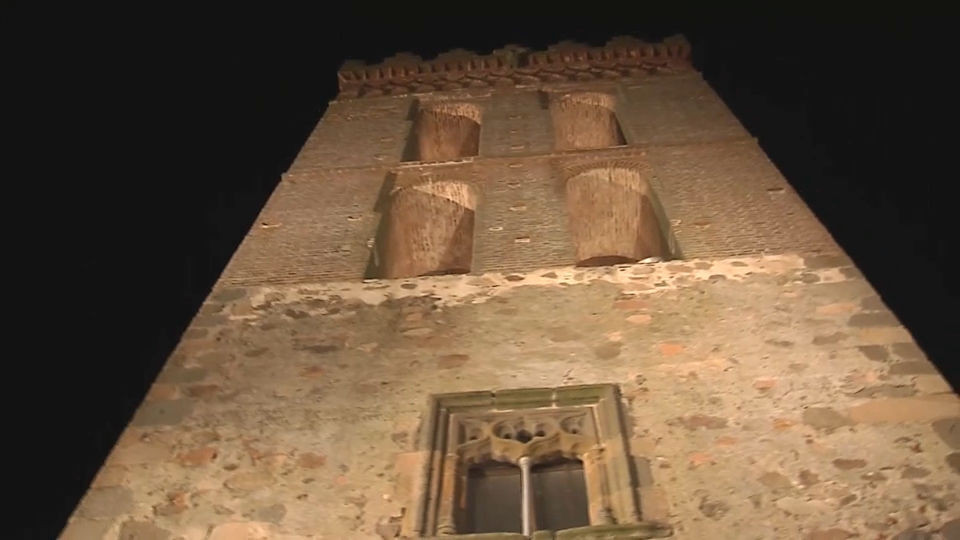 Valencia del Ventoso inaugura  la iluminación artística de su castillo y su Iglesia