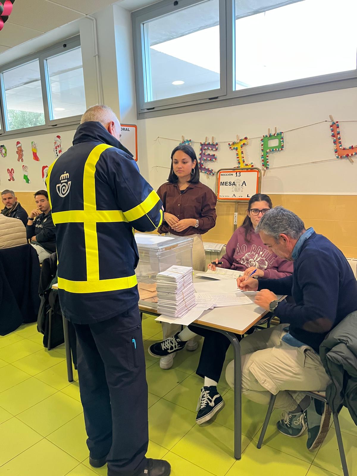 Cartero voto por correo