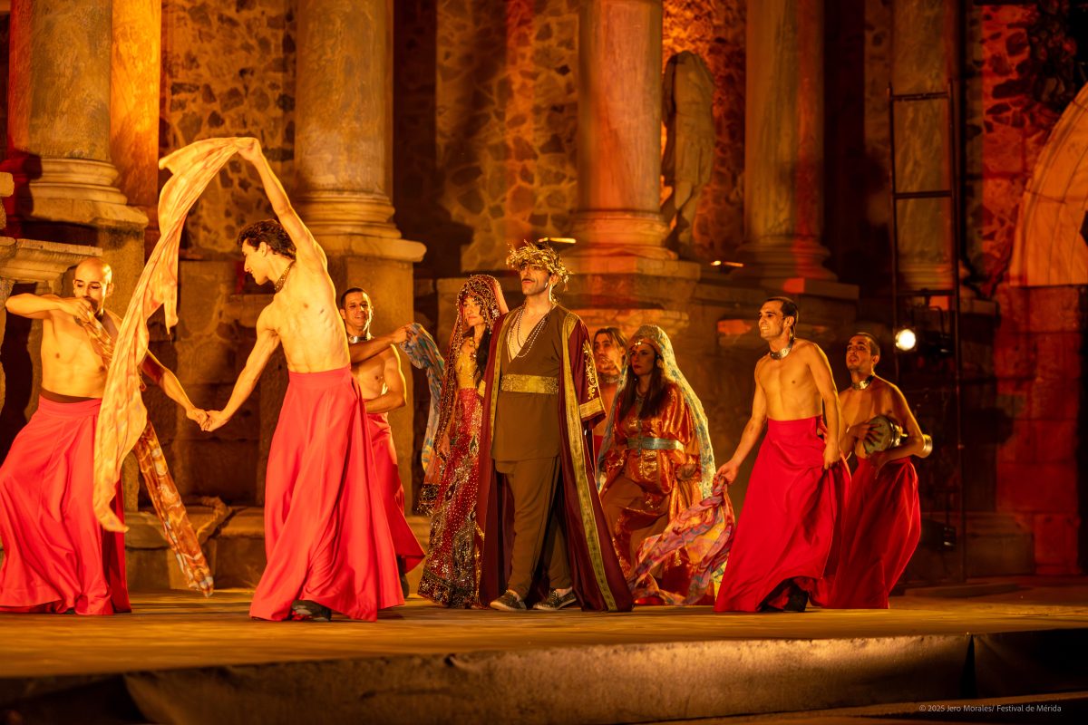 Coro de eunucos en 'Alejandro y el eunuco persa'