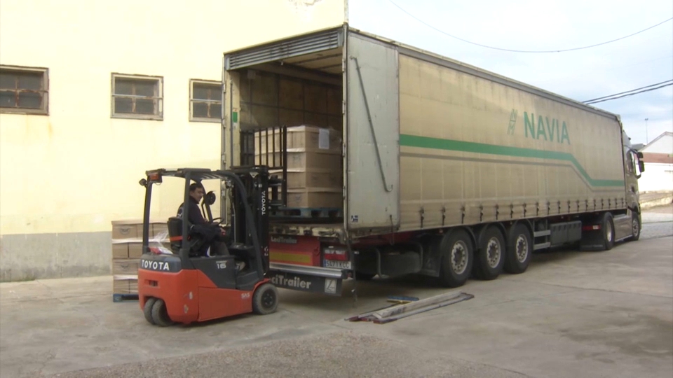 Más ayuda desde Extremadura hacia valencia: Diez toneladas de tomate y 5.000 litros de leche