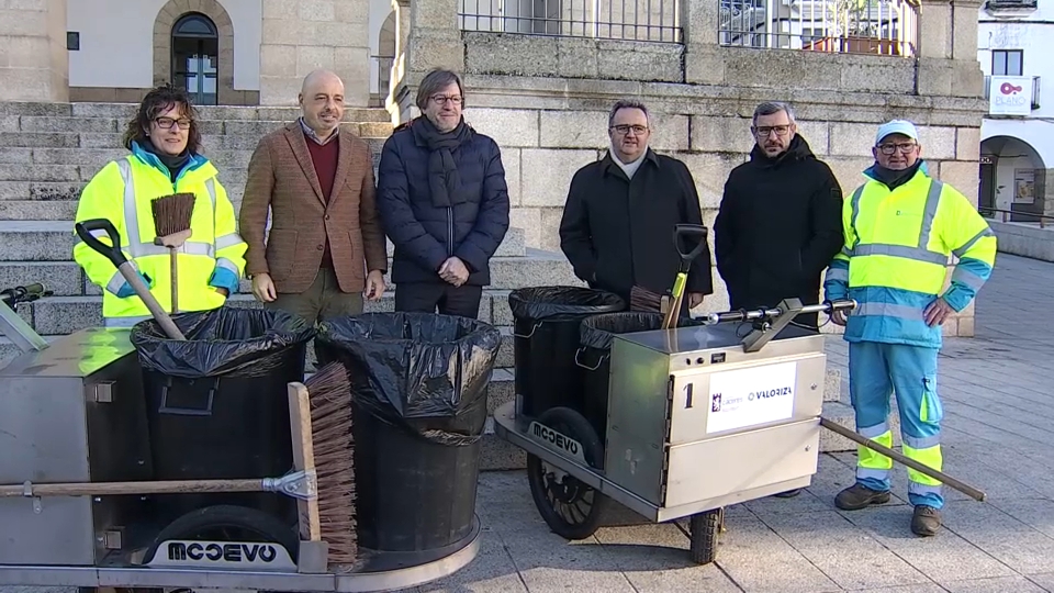 Cáceres incorpora carros eléctricos a su servicio de limpieza