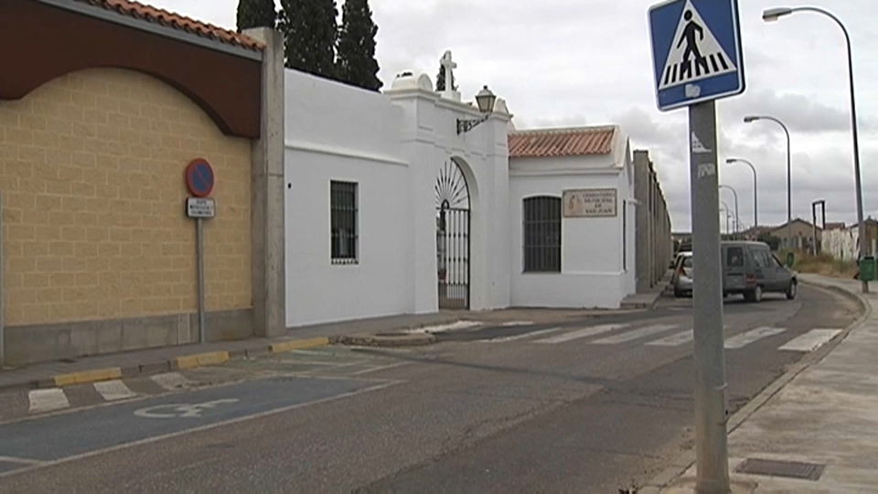 La Guardia Civil identifica al presunto responsable de vandalizar varios columbarios del Cementerio Nuevo de Badajoz