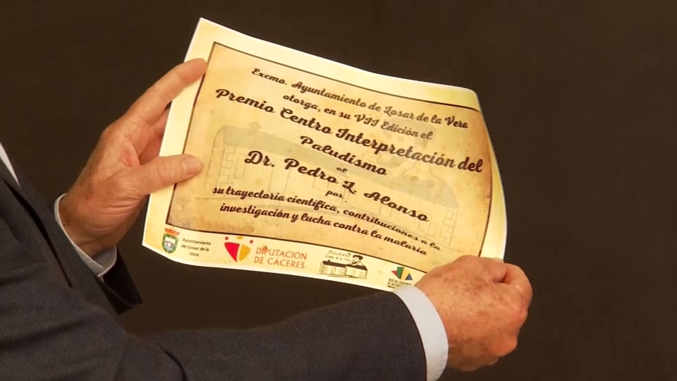 Premio en Losar de la Vera a Pedro Alonso por su vacuna pionera contra la malaria