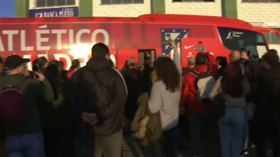 El puente y el encuentro Cacereño- Atlético llenan una ciudad volcada con su equipo