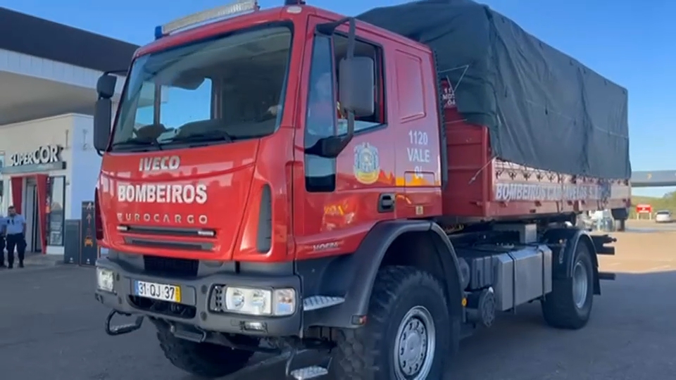 Voluntarios portugueses hacen parada en Extremadura de camino a Valencia