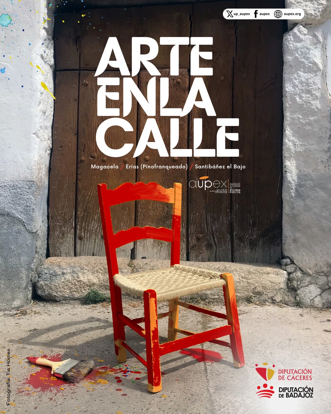 Las sillas que reivindican el arte de "tomar el fresco" vuelven a los pueblos extremeños