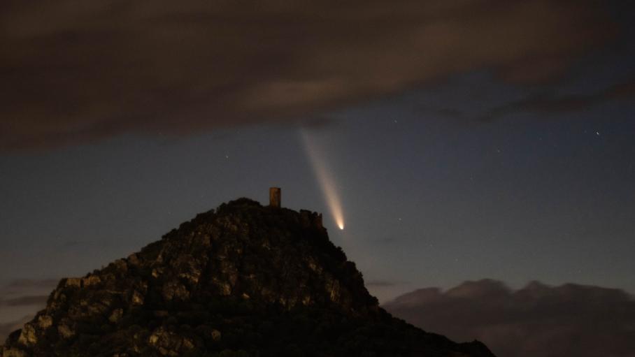 El llamado cometa del siglo visto desde Alange