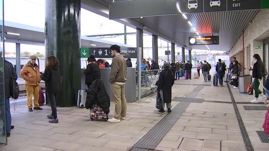 Renfe garantiza la devolución de los equipajes de los trenes evacuados tras el apagón del lunes