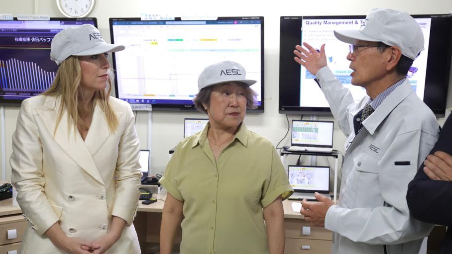La presidenta de la Junta de Extremadura, María Guardiola, ha visitado Zama Plant, la gigafactoría más antigua de AESC