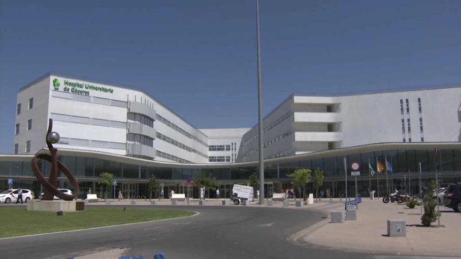 La Asamblea aprueba por unanimidad instar a la Junta a reabrir el área de Cirugía Vascular del Hospital de Cáceres