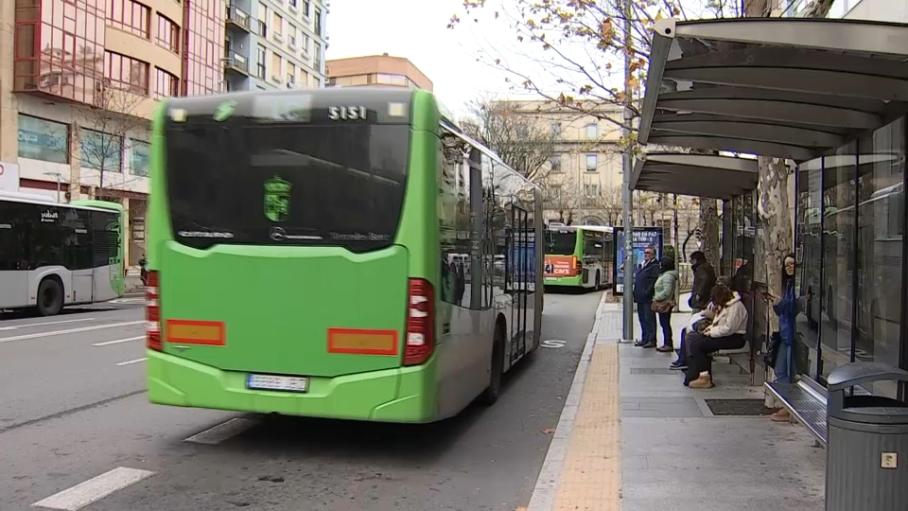 Cáceres aprueba la bonificación del 50 por ciento del autobús urbano para el segundo semestre del año