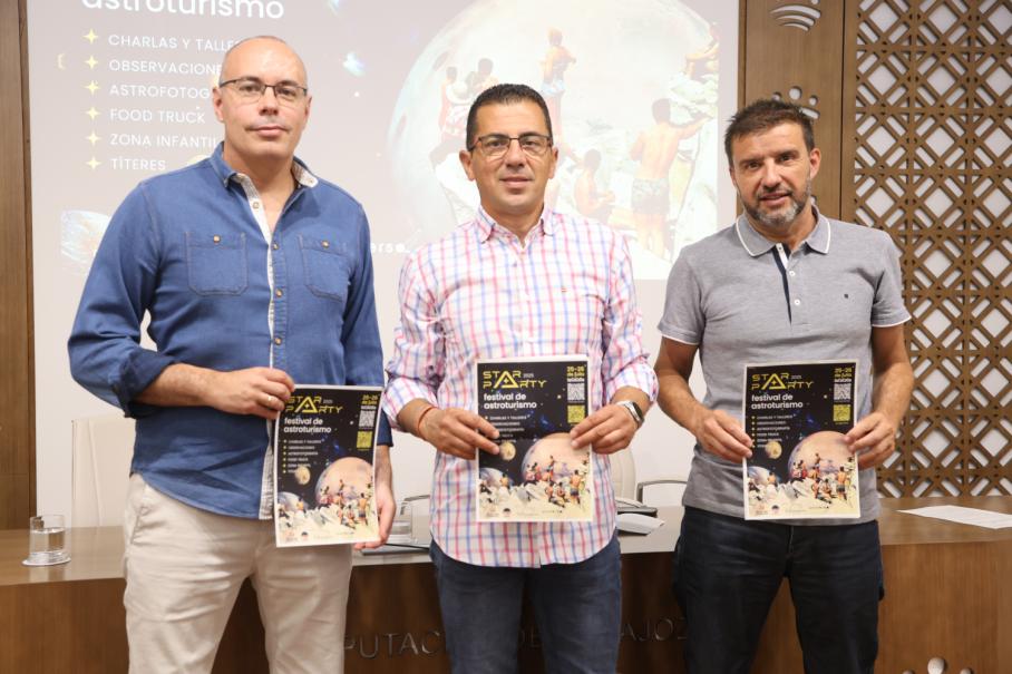 La Diputación de Badajoz celebra su primera 'Star Party' en La Cocosa para acercar el cielo nocturno al público