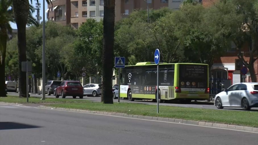 El autobús urbano será gratuito en Badajoz hasta los 14 años durante el resto de 2025