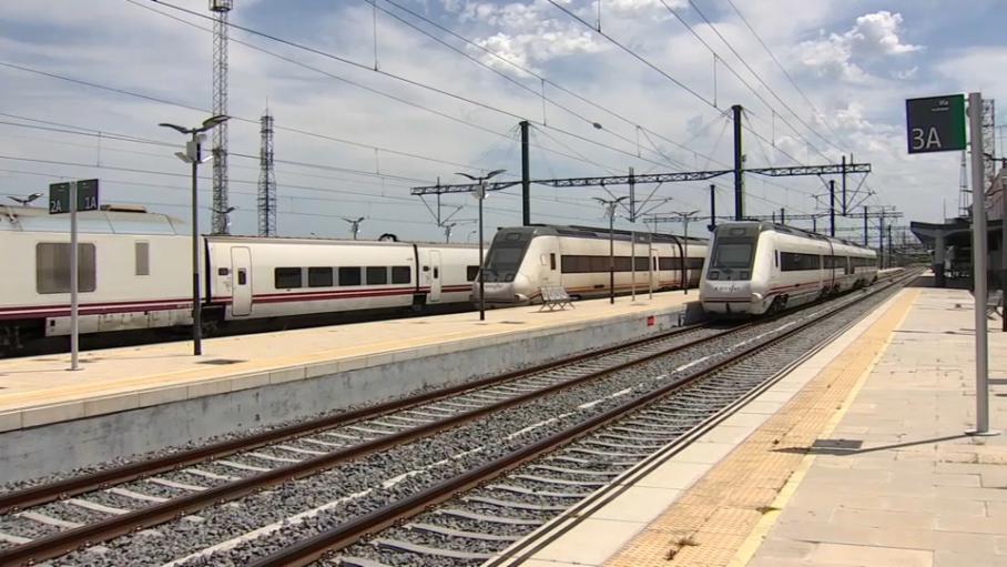 Afectados los trenes entre Mérida y Puertollano tras suspenderse la circulación por un incendio en Brazatortas