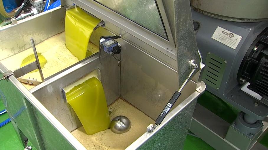 Aceite de oliva en producción en Extremadura - Imagen de archivo.