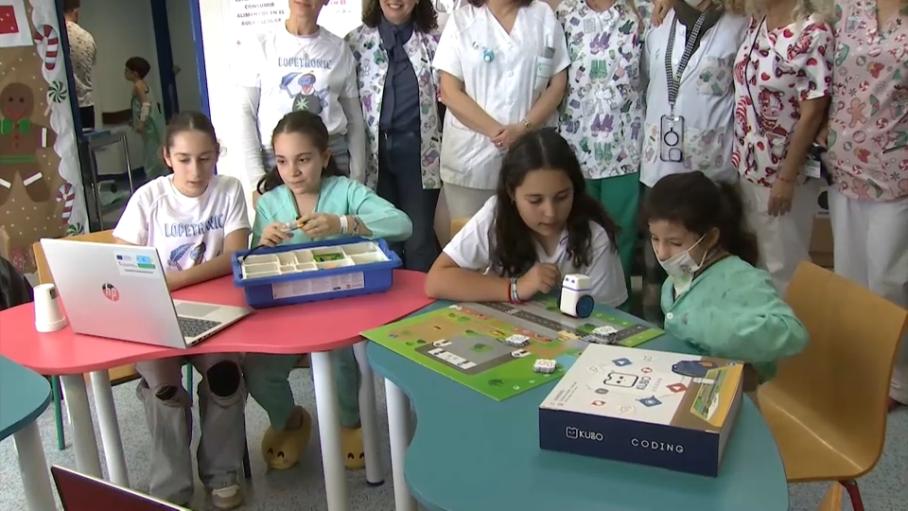 Alumnos con robótica educativa en el Hospital