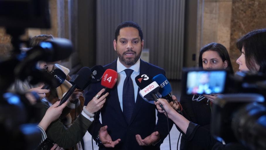 El diputado de Vox, Ignacio Garriga, durante un pleno en Cataluña