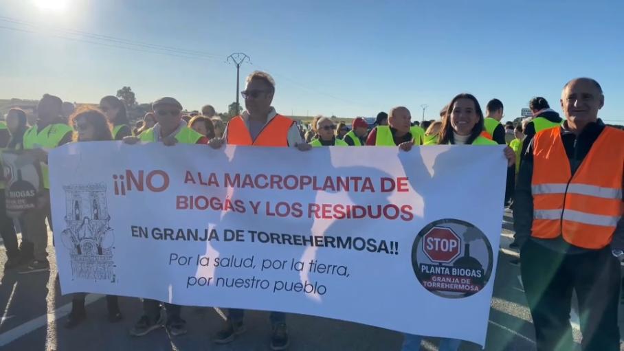 Manifestación contra la planta de biogás en Granja de Torrehermosa en una imagen de archivo