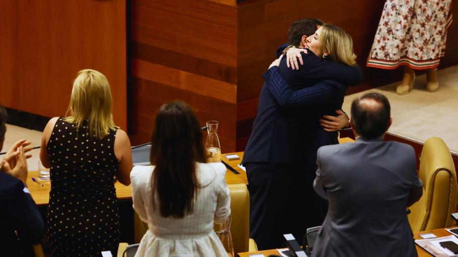 La candidata a la presidencia de la Junta de Extremadura, María Guardiola, durante el debate de investidura de María Guardiola como presidenta de la Junta de Extremadura