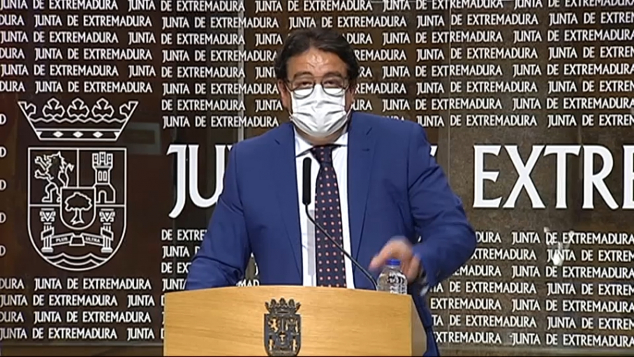 Imagen de la comparecencia del consejero de Sanidad