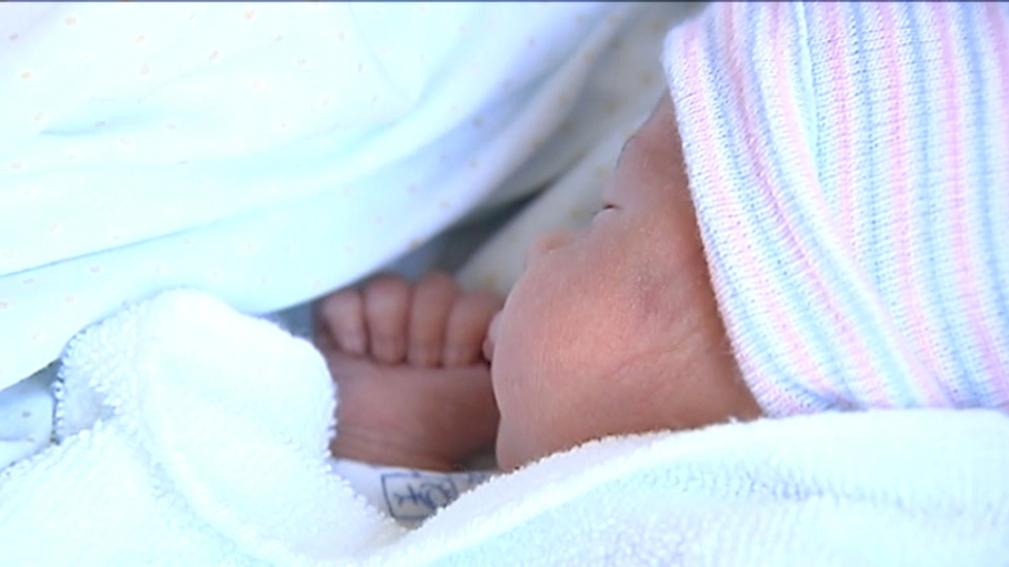 Enzo, primer niño nacido en la provincia de Cáceres en 2019.