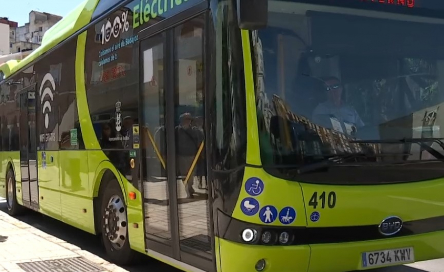 Uno de los autobuses de Tubasa, en Badajoz.