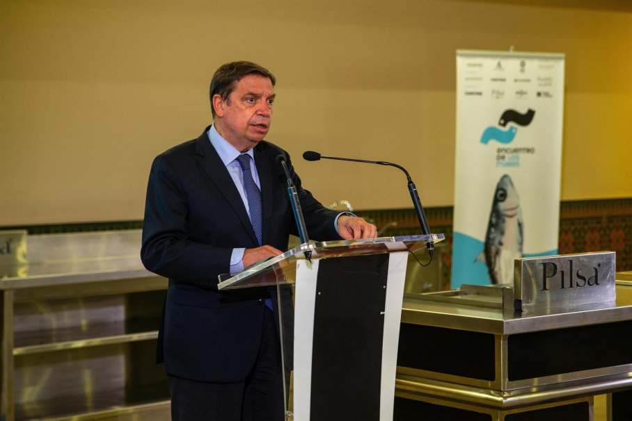 El ministro de Agricultura, Pesca y Alimentación, Luis Planas, durante la clausura del III Encuentro de los Mares, en Marbella (Málaga)