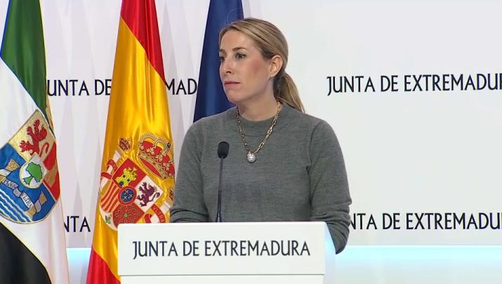 María Guardiola: "Las mujeres no necesitamos que nos susurre un hombre al oído para tomar decisiones"