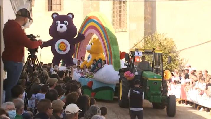 La Romería de Piedraescrita de Campanario reúne este Lunes de Pascua a ocho carrozas y más de 300 jinetes