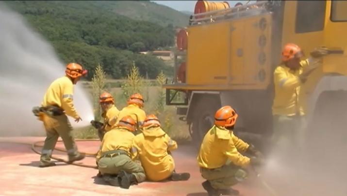 Un millar de bomberos y doce medios aéreos, listos para combatir el fuego en la región
