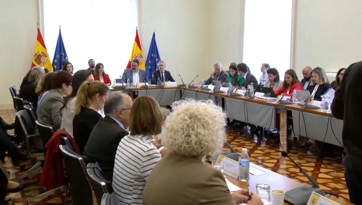 Gobierno y comunidades autónomas abordan la acogida de 4.400 menores no acompañados