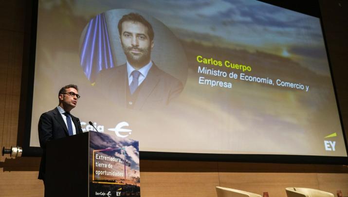 El ministro de Economía, Comercio y Empresa Carlos Cuerpo, interviene en la jornada 'Extremadura, tierra de oportunidades', organizada por EY e Ibercaja, en el Edificio Siglo XXI, en Badajoz