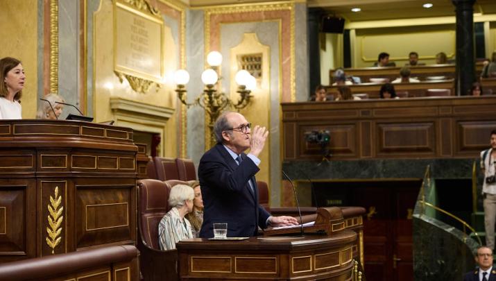 El Defensor del Pueblo, Ángel Gabilondo, interviene durante una sesión plenaria en el Congreso de los Diputados