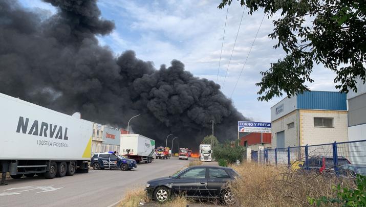 Incendio en el polígono El Prado de Mérida