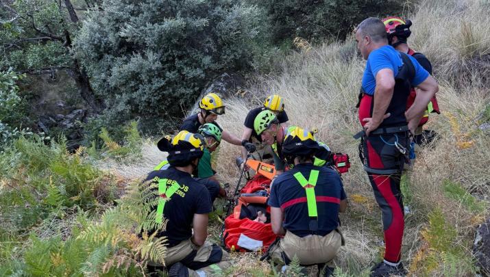 El SEPEI interviene en el rescate de una mujer en la garganta de Los Papúos, en Jerte