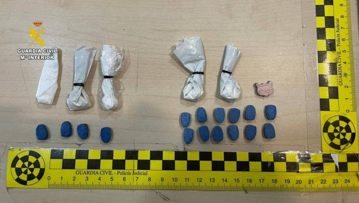 La Guardia Civil detiene a dos hombres por tráfico de drogas en Peraleda de la Mata 