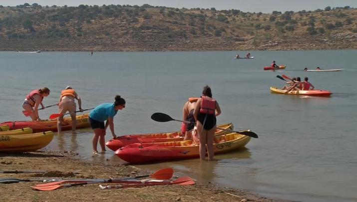 Alange celebra a su IV Festival del Agua con actividades náuticas, talleres y experiencias de bienestar