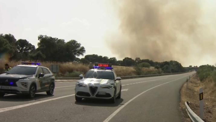  Cortada la autovía A-5 en ambos sentidos a la altura de Escurial por el incendio de nivel 1