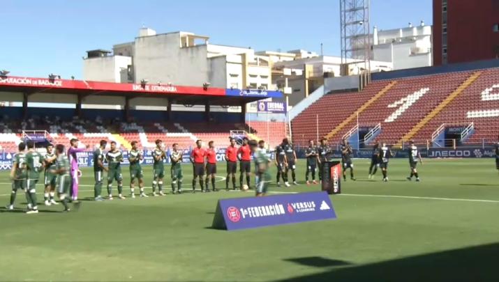 El Cacereño disputa un partido de liga en el Francisco de la Hera de Almendralejo