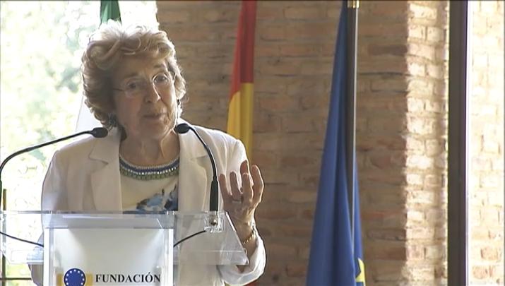 Sofia Corradi recibe el Premio Europeo Carlos V en Yusta, en el año 2016