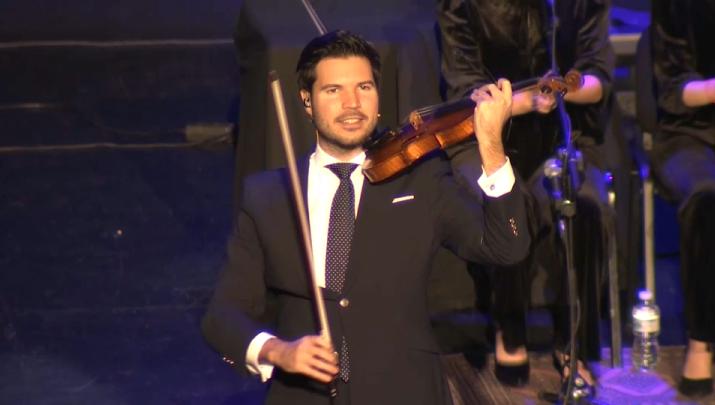 El artista cordobés Paco Montalvo durante su actuación en Badajoz el 17 de enero de 2026