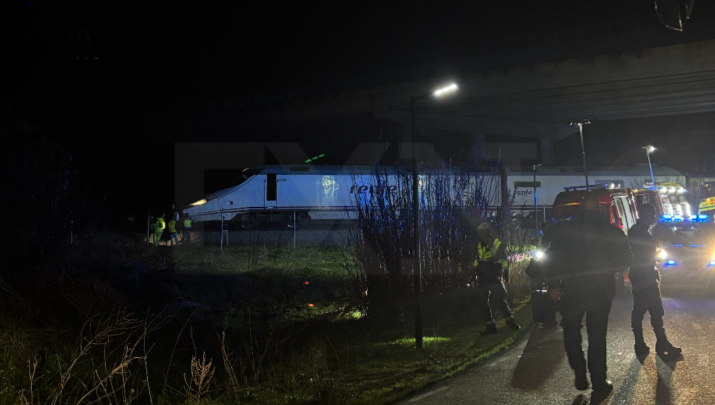 Un hombre ha fallecido este jueves al ser arrollado el vehículo que conducía por un Alvia de la línea Chamartín-Badajoz en la ciudad de Talavera de la Reina (Toledo).