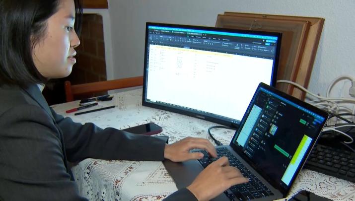 Autónoma trabajando en una imagen de archivo