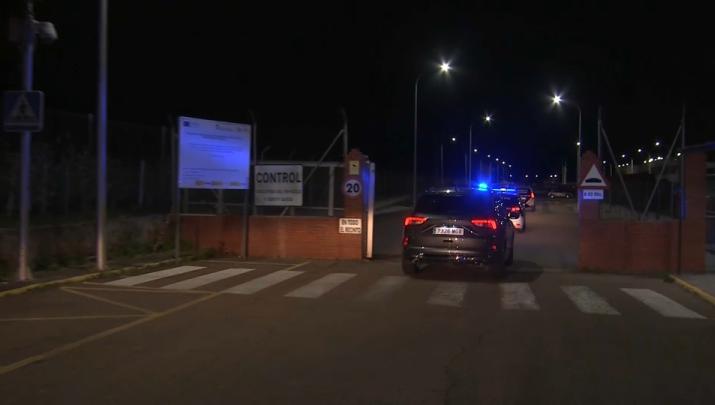 Llegada de los detenidos por la desaparición y muerte de Francisca Cadenas al centro penitenciario de Badajoz