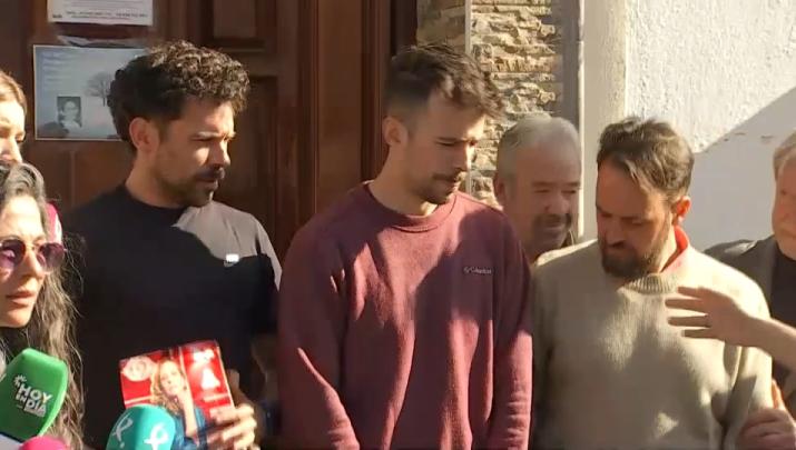 La familia de Francisca Cadenas atiende a los medios de comunicación