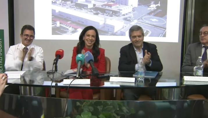 Rueda de prensa de la consejera de Salud de la Junta de Extremadura, Sara García Espada, junto a diferentes profesionales que han participado en el proceso de donación
