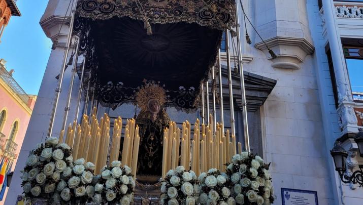 Salida de la Virgen de la Soledad en Badajoz