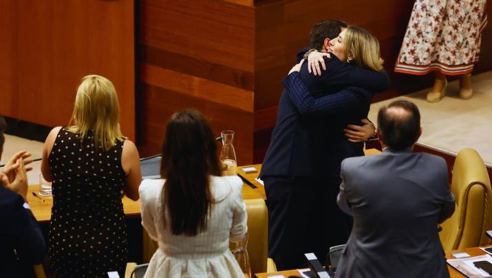 La candidata a la presidencia de la Junta de Extremadura, María Guardiola, durante el debate de investidura de María Guardiola como presidenta de la Junta de Extremadura