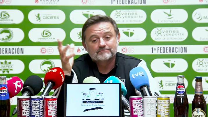 Julio Cobos, entrenador del CP Cacereño 