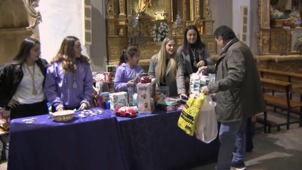 Así ha sido la recogida solidaria de juguetes de la Hermandad de la Oración en el Huerto de Badajoz